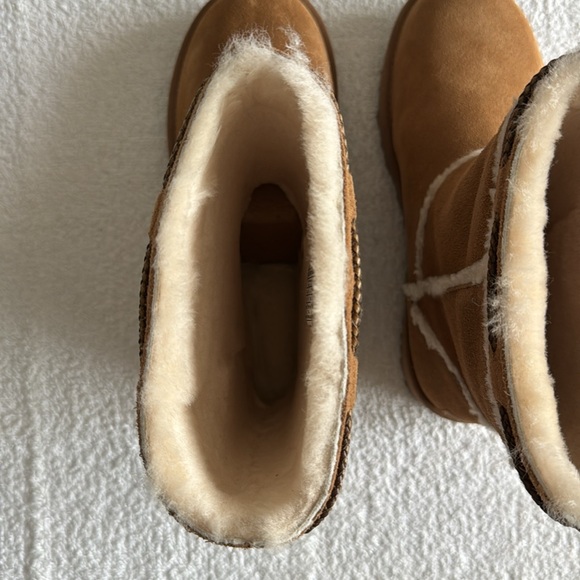 UGG Women’s Classic Short Shearling Braid Boots - Picture 13 of 16